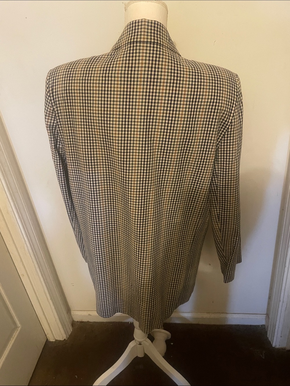 Tan Color jacket nice - Picture 10 of 11